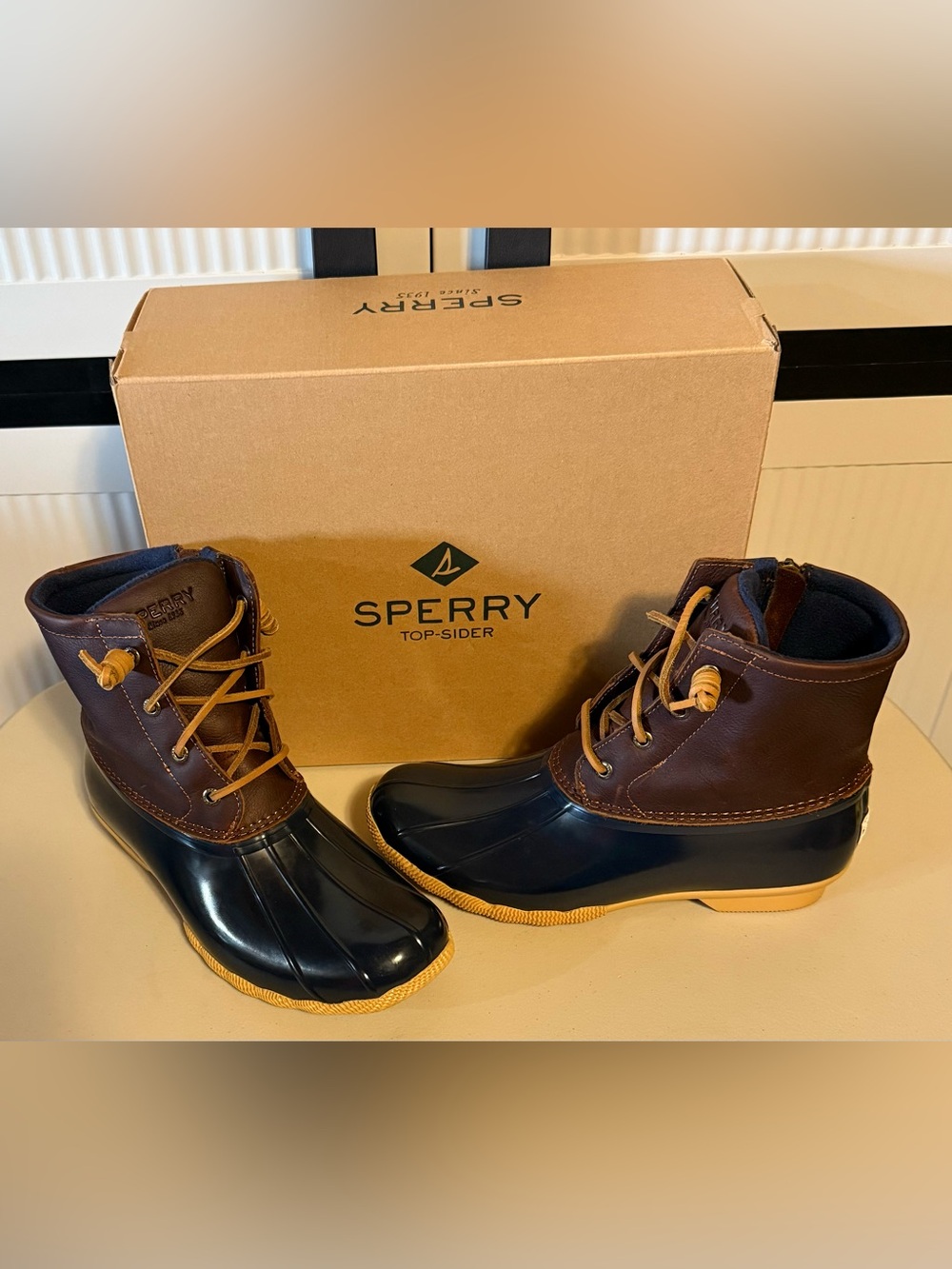 Sperry Saltwater Tan/Navy Duck Boots Size 8.5 Perfect for Winter!!
